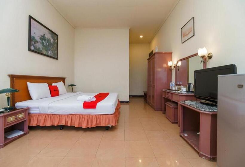 ホテル Reddoorz Near Transmart Pangkal Pinang