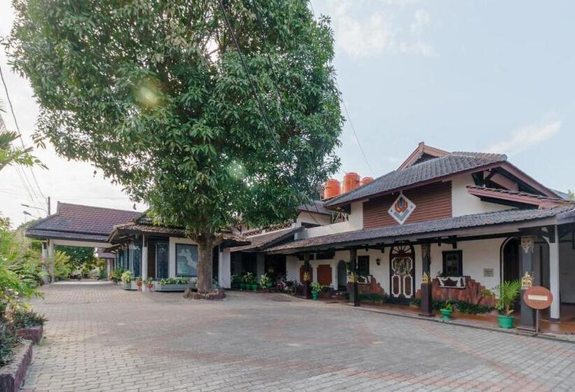 ホテル Reddoorz Near Transmart Pangkal Pinang