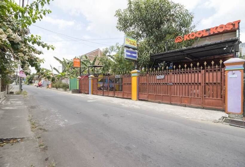 펜션 Koolkost Female Syariah @ Gejayan Jogja