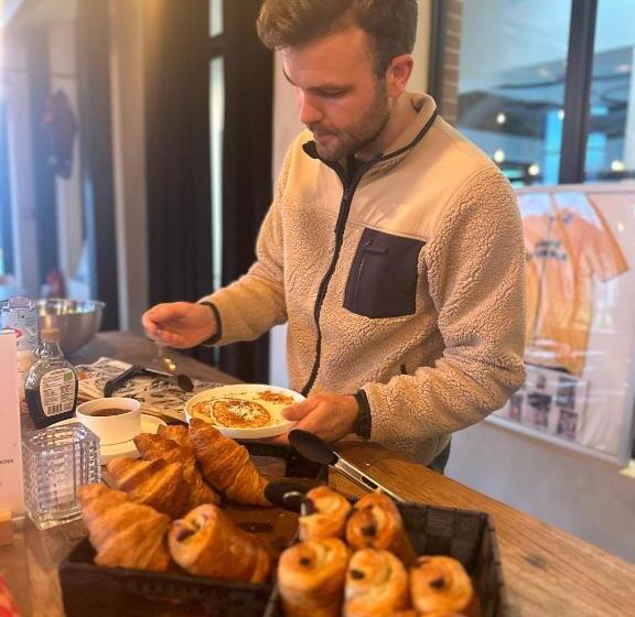 فندق Café Coureur Borgloon