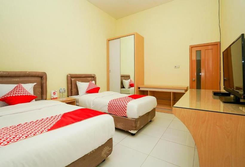 호텔 Oyo 1857 Wonoboyo Residence