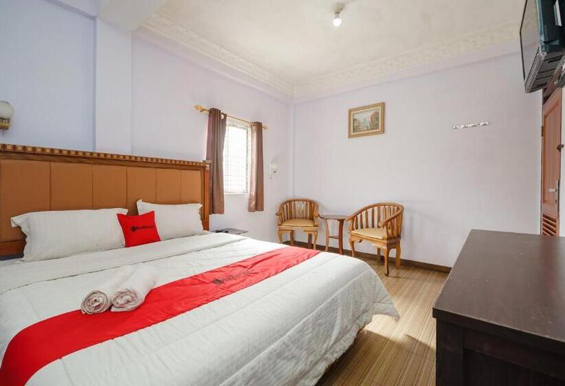 Отель Reddoorz @ Parapat