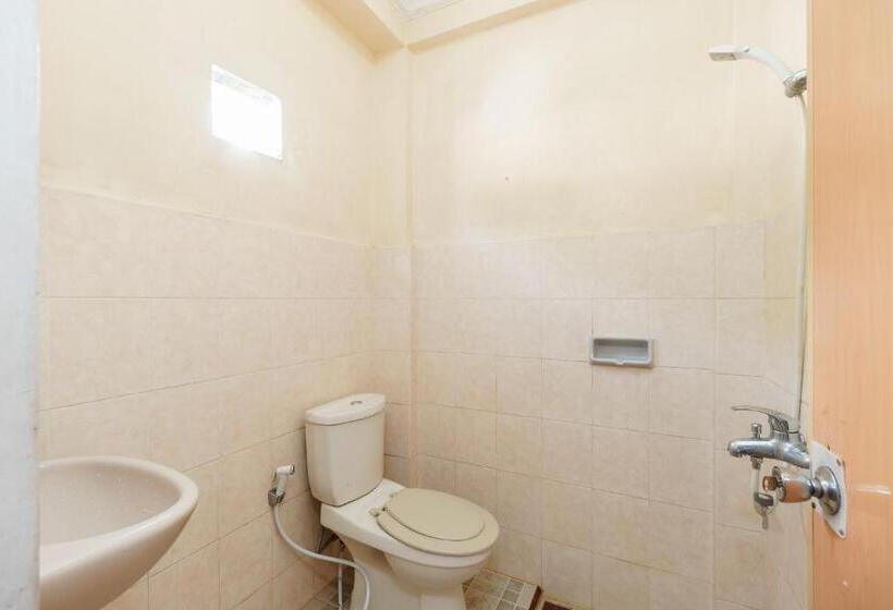 Отель Reddoorz @ Parapat