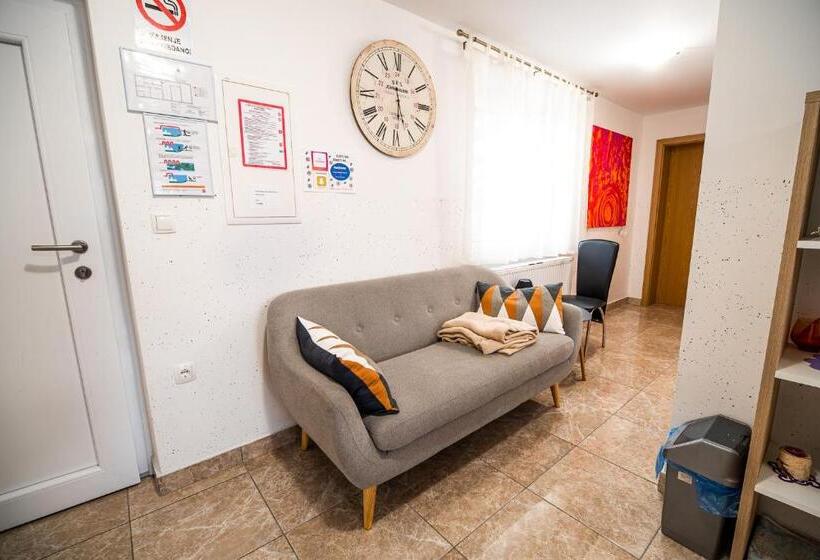 هاستل Rooms At Trimček