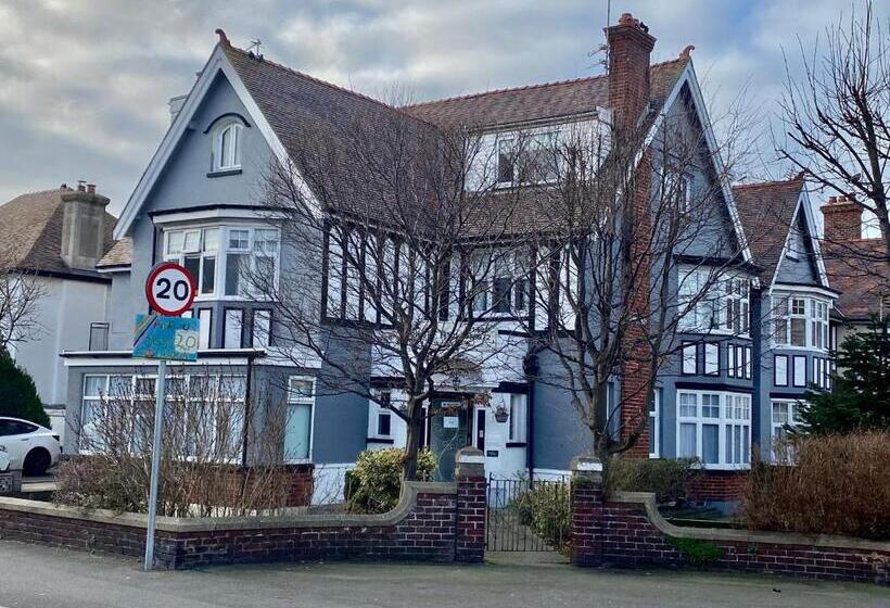 Buile Hill Holiday Flats