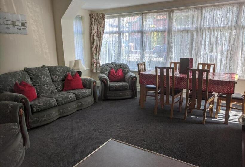 Buile Hill Holiday Flats