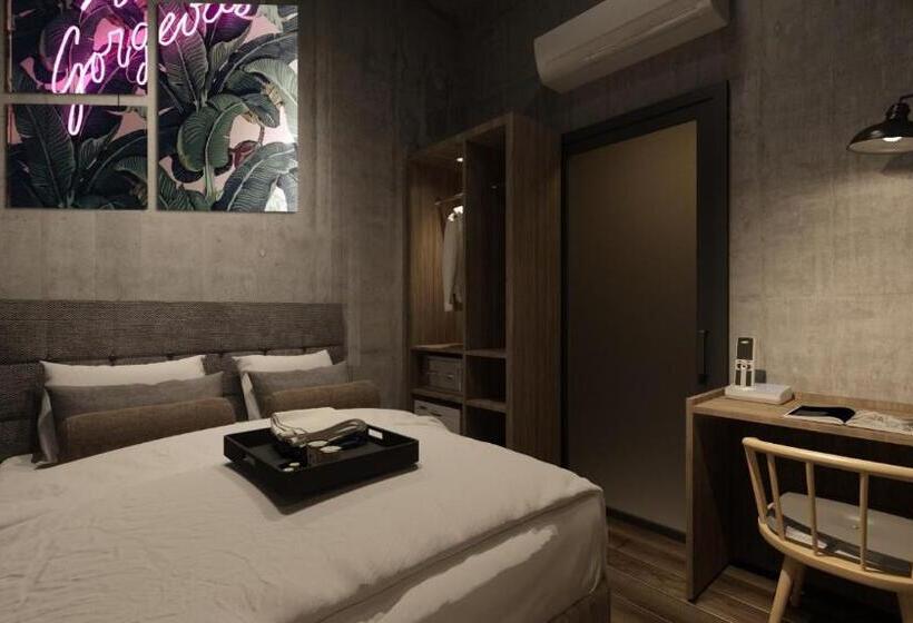 בית מלון כפרי Brown