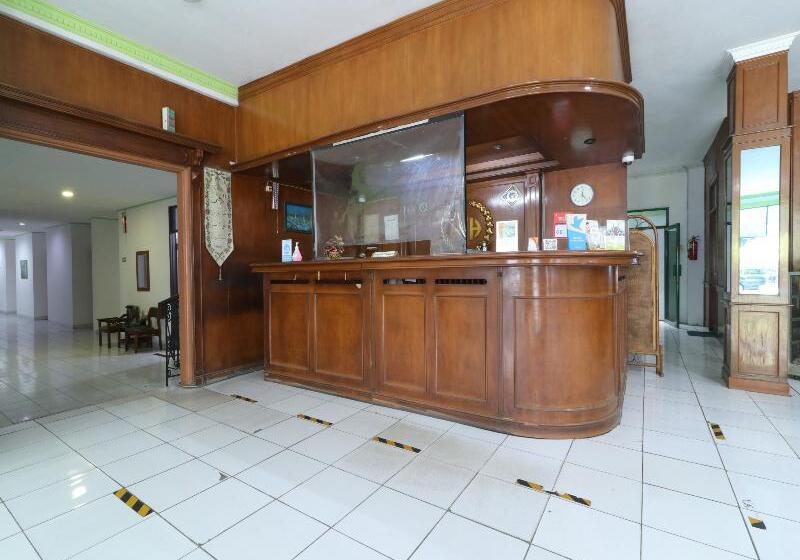 ホテル Huswah Airport