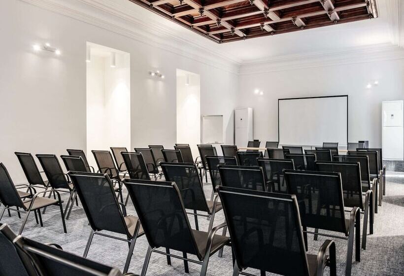 هتل Ibis Tbilisi Stadium