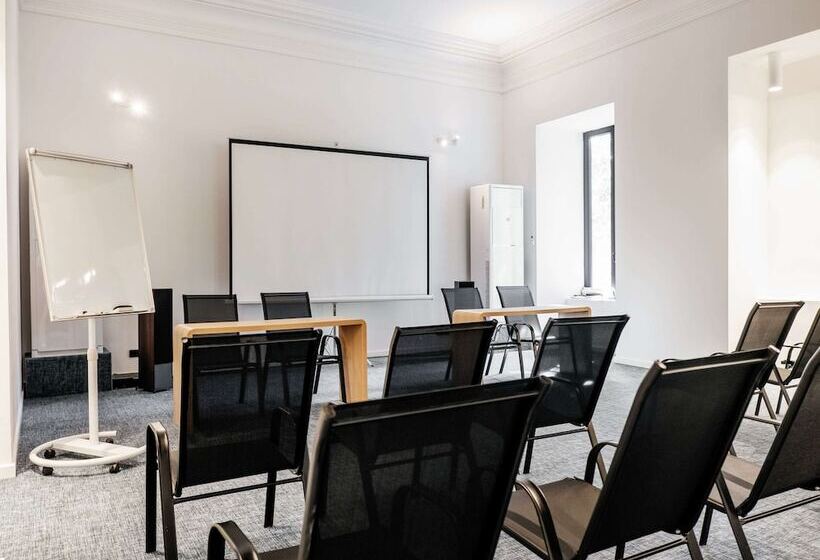 هتل Ibis Tbilisi Stadium