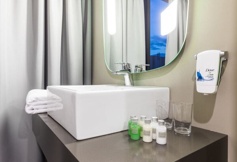 هتل Ibis Tbilisi Stadium