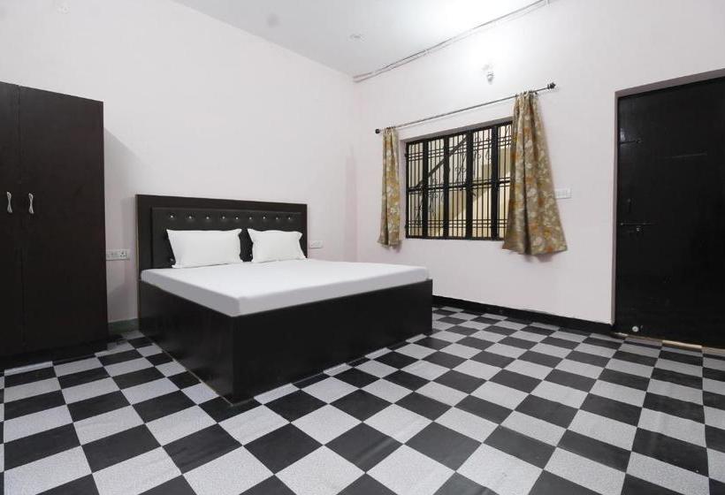 ホテル Spot On 62182 Khubsaras