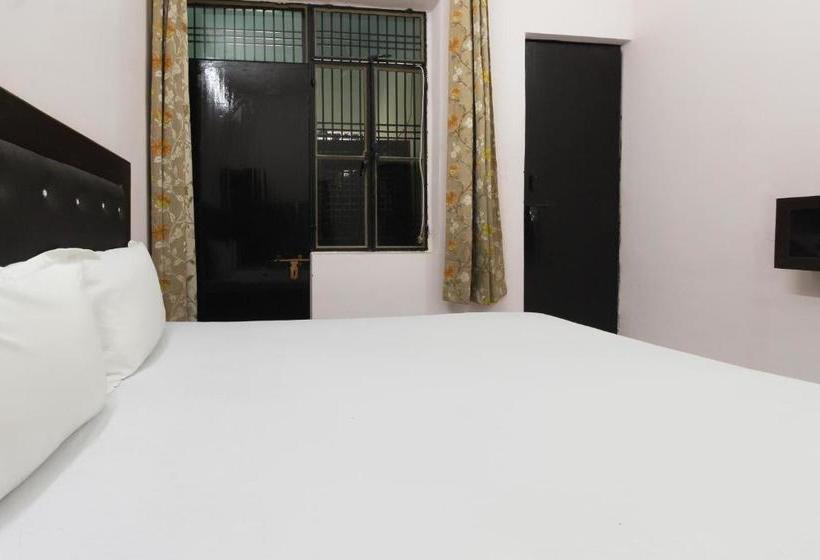 ホテル Spot On 62182 Khubsaras