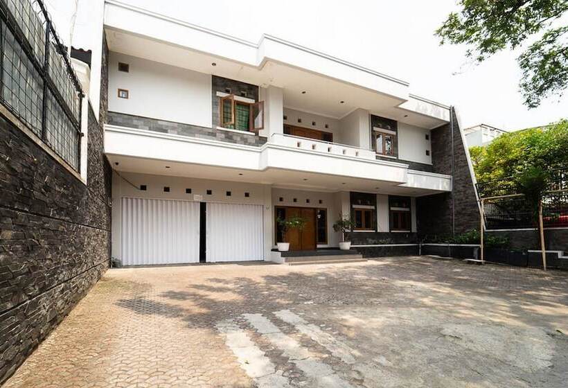 بنسيون Koolkost Near Padjadjaran University   Minimum Stay 6 Nights