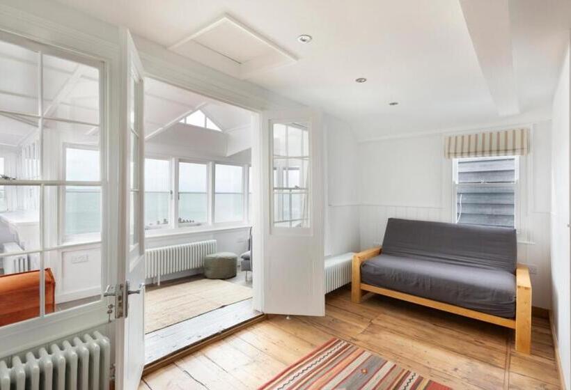 Stag Cottage, Sea Wall