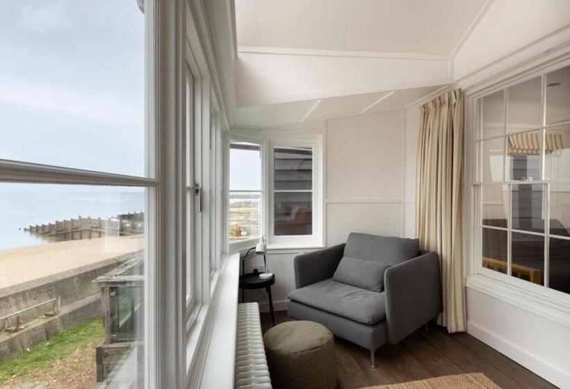 Stag Cottage, Sea Wall