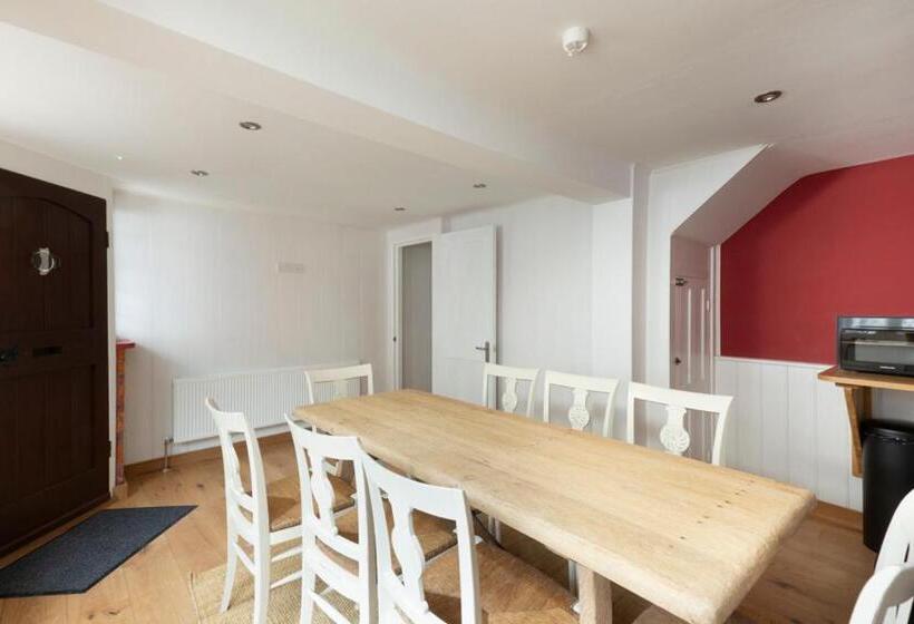 Stag Cottage, Sea Wall