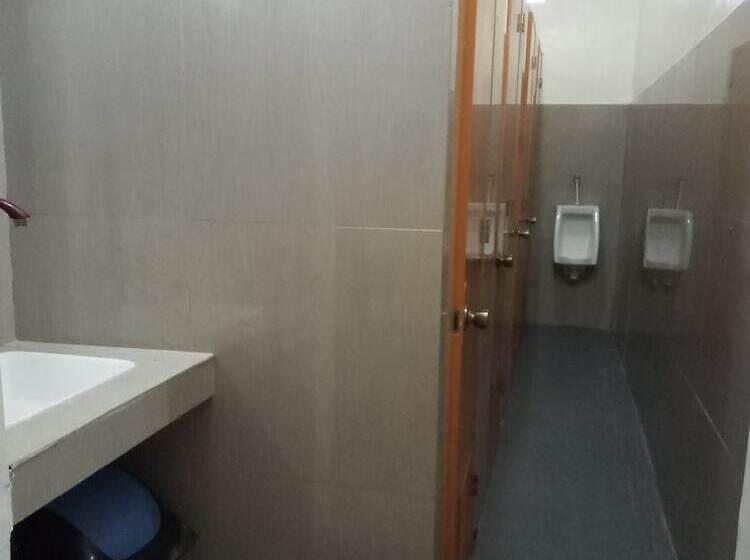 تختخواب و صبحانه Bee Force Backpackers Inn   Cebu