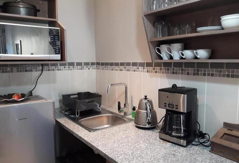 مبيت وإفطار Willow Manor