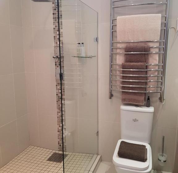 مبيت وإفطار Willow Manor