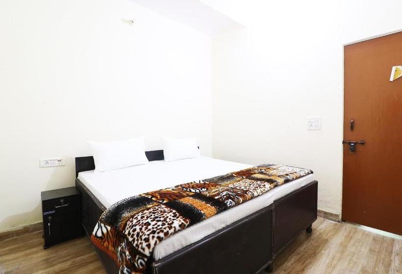 Отель Spot On 46861 Tushir House