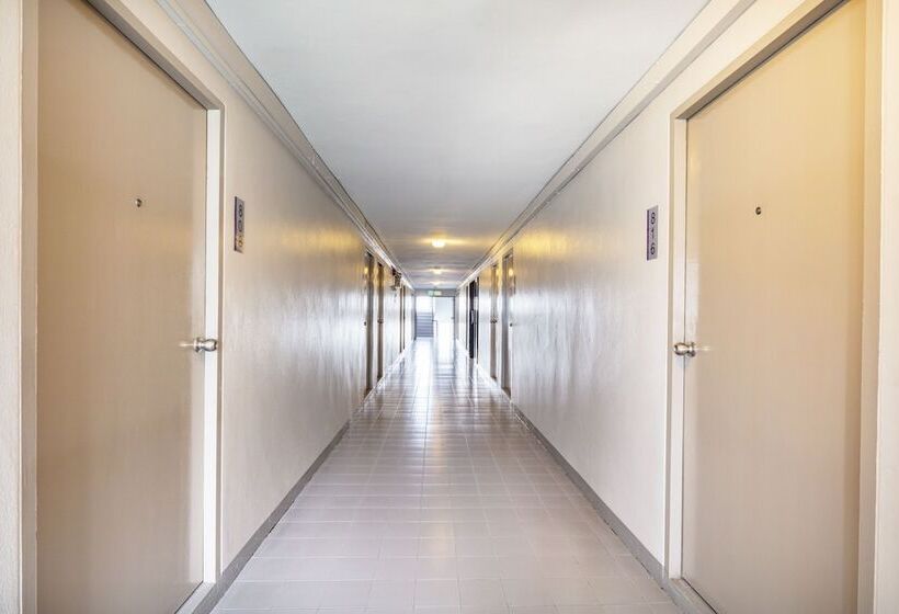 Livotel Express Hotel Ramkhamhaeng 50 Bangkok   No Parking