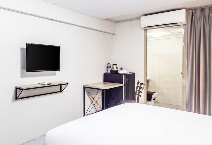 Livotel Express Hotel Ramkhamhaeng 50 Bangkok   No Parking