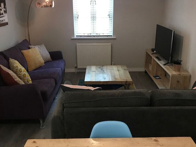 3 Crown Barton, Glastonbury