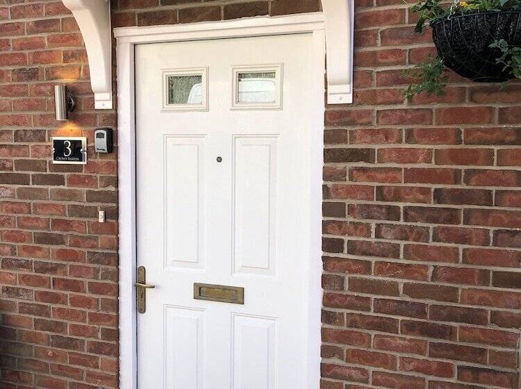 3 Crown Barton, Glastonbury