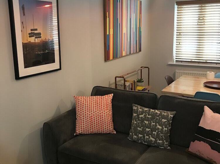 3 Crown Barton, Glastonbury