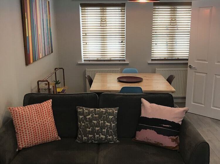 3 Crown Barton, Glastonbury