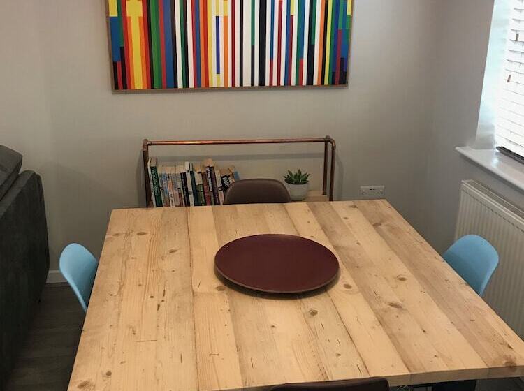 3 Crown Barton, Glastonbury