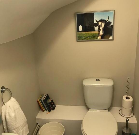 3 Crown Barton, Glastonbury