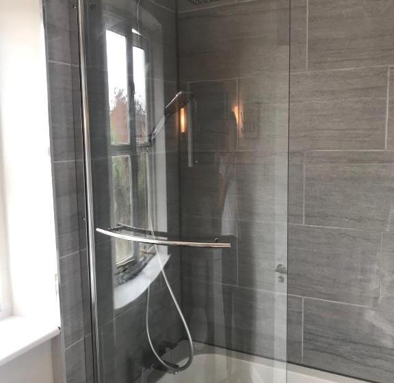 3 Crown Barton, Glastonbury