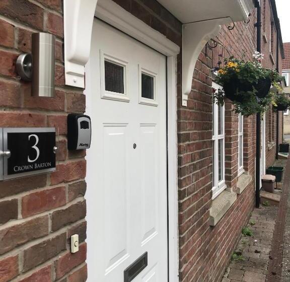 3 Crown Barton, Glastonbury