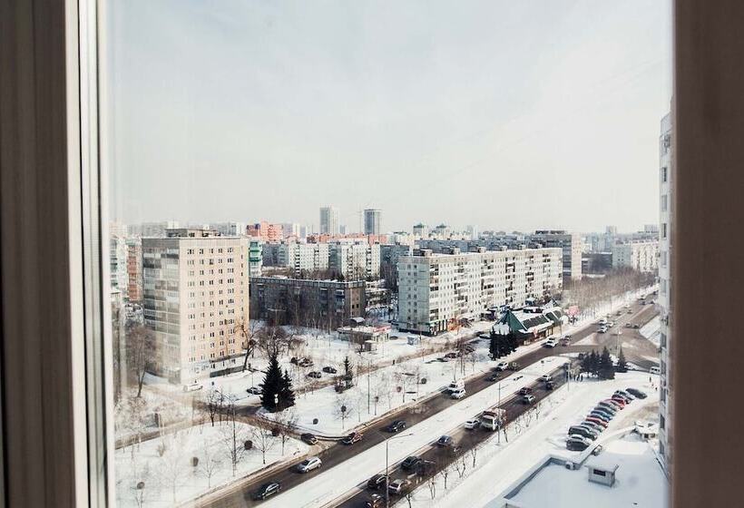 Apartment On Kuznetskstroevskiy 9