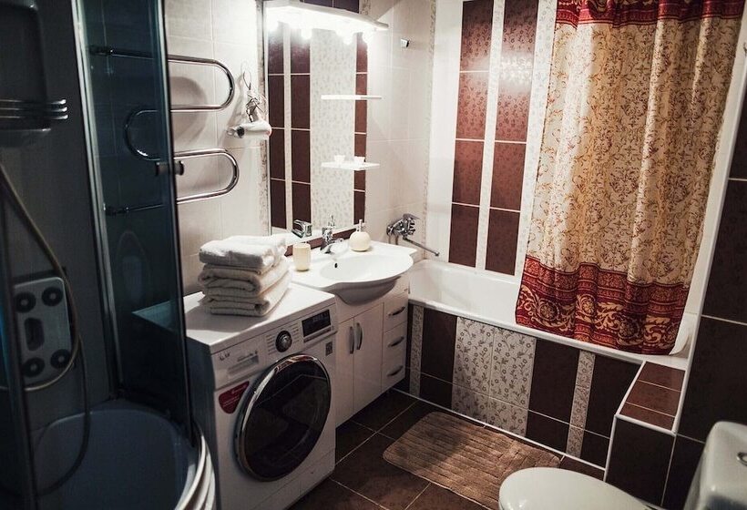 Apartment On Kuznetskstroevskiy 9