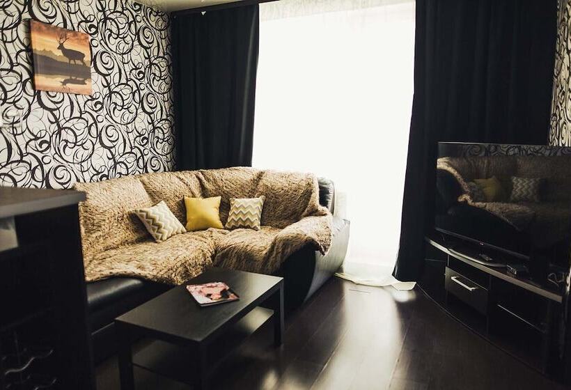 Apartment On Kuznetskstroevskiy 9