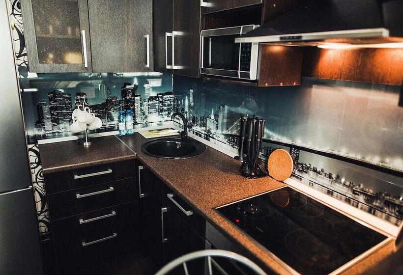 Apartment On Kuznetskstroevskiy 9