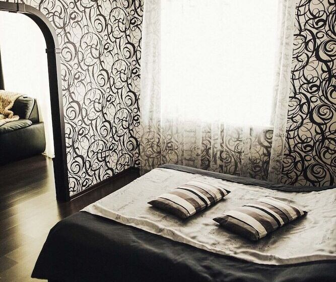 Apartment On Kuznetskstroevskiy 9