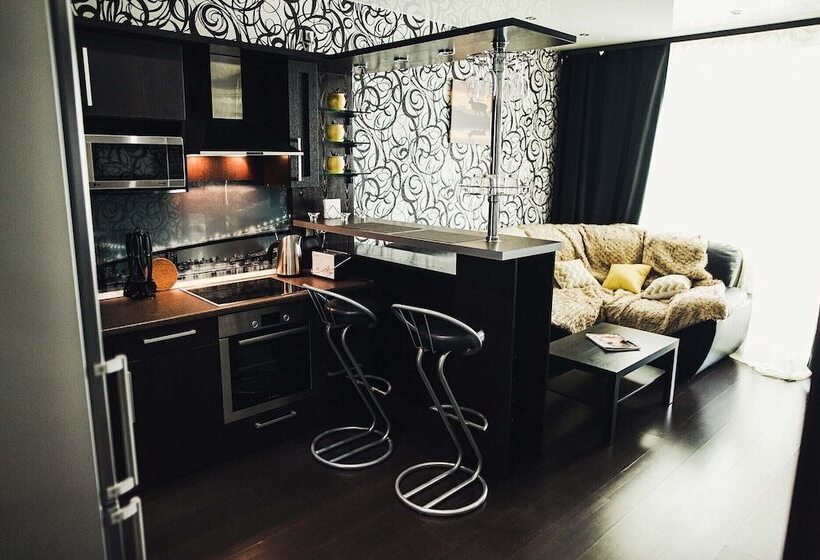 Apartment On Kuznetskstroevskiy 9