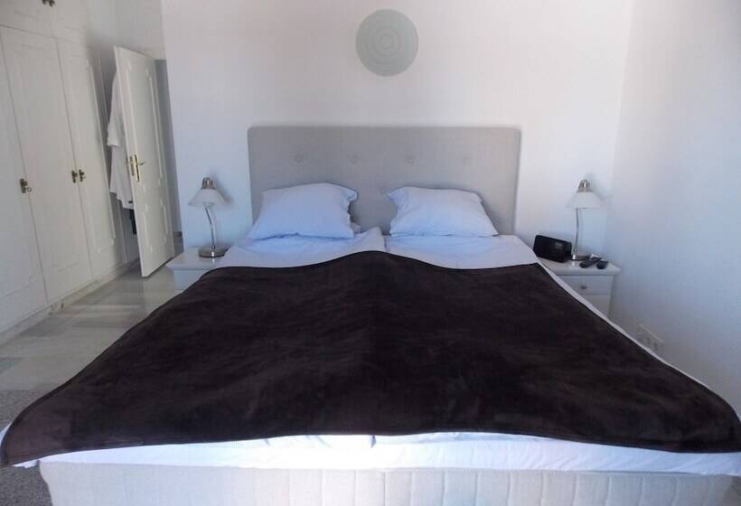 Apartment With Sea View In Puerto Banus