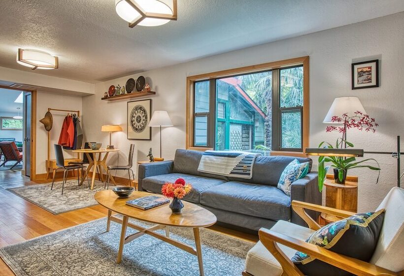 مبيت وإفطار Sehome Garden Inn