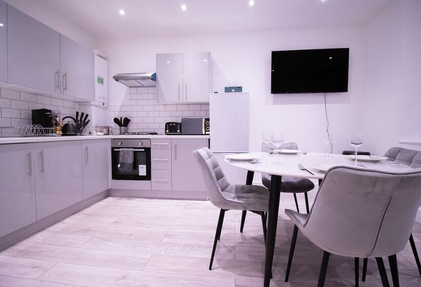 Everest Lodge Serviced Apartment