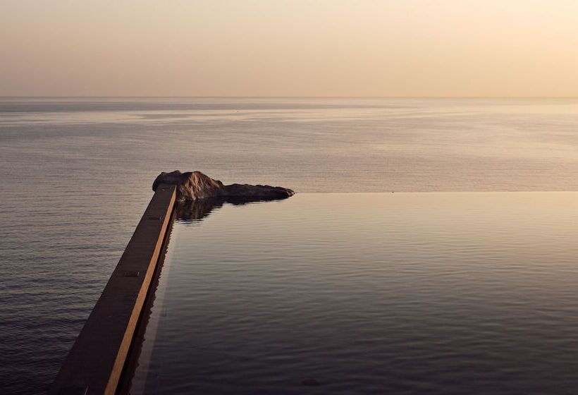 هتل Acro Suites  A Wellbeing Resort