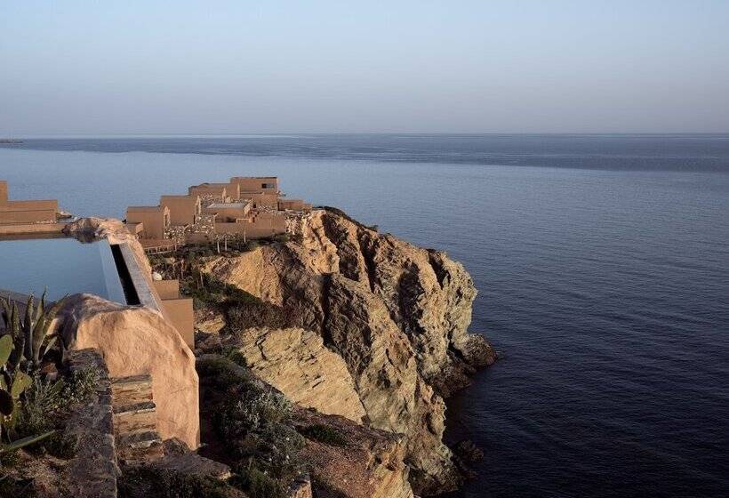 هتل Acro Suites  A Wellbeing Resort