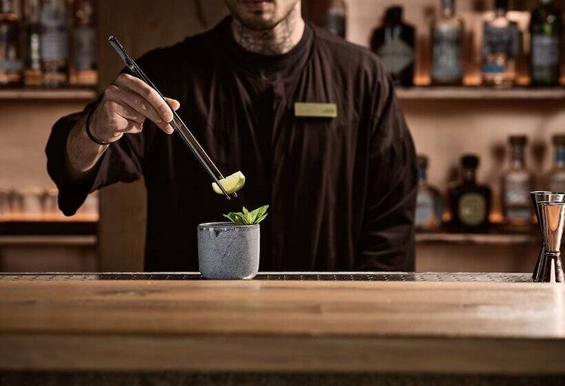 هتل Acro Suites  A Wellbeing Resort