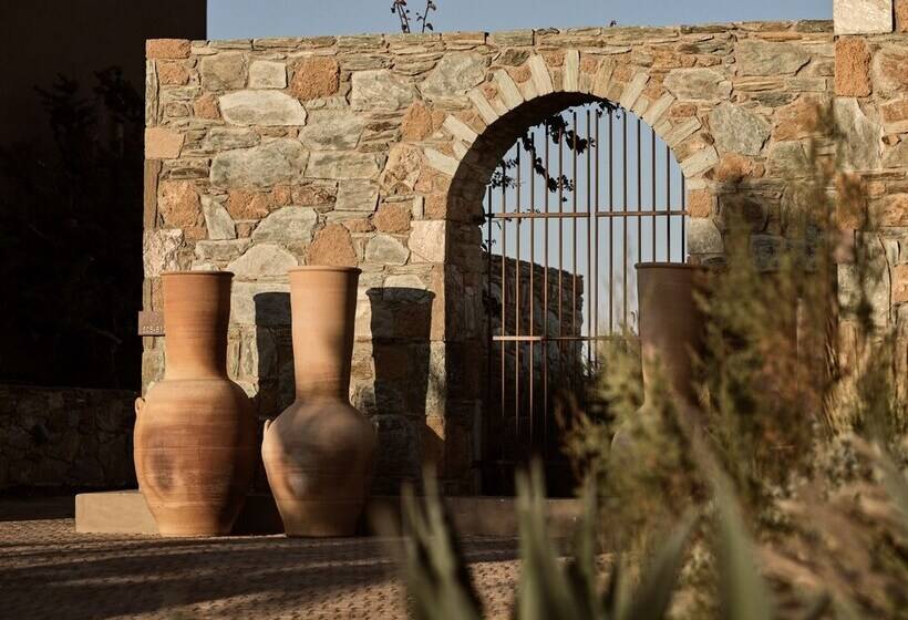 هتل Acro Suites  A Wellbeing Resort