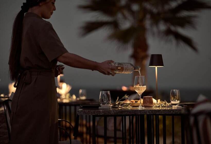 هتل Acro Suites  A Wellbeing Resort