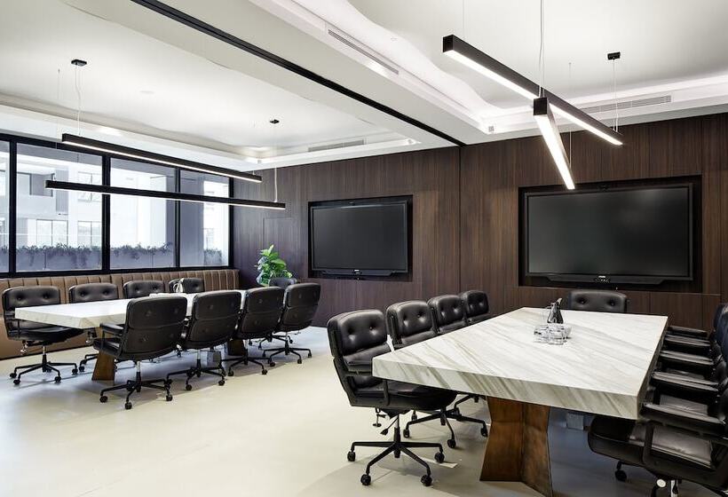 هتل Crowne Plaza Sydney Burwood, An Ihg